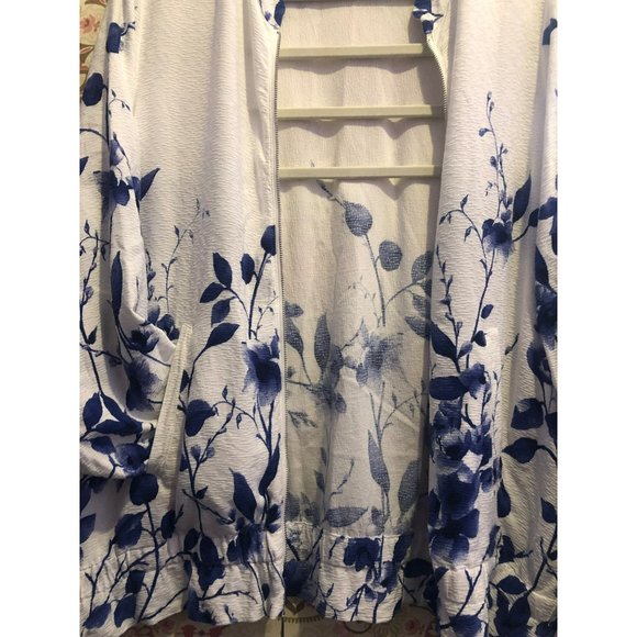 Chico's Women's SZ 3 Zip Up Lightweight Jacket w/Pockets, white and blue - Picture 5 of 6